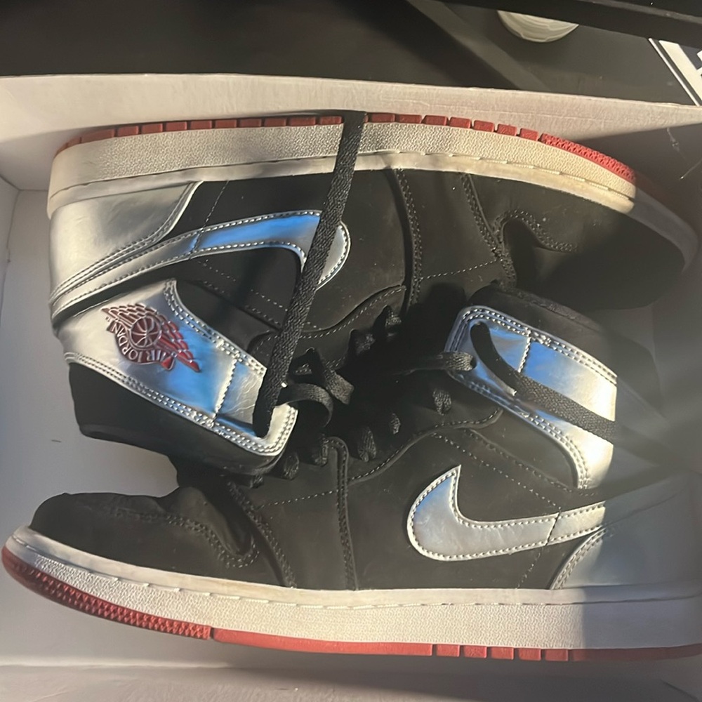 Jordan 1 mids